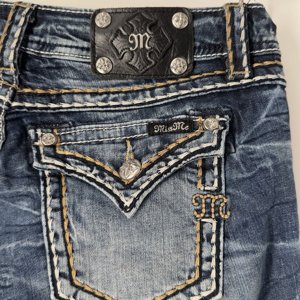 Miss Me Women's Signature Cuffed Capri Jeans Rhinestone Flap Pocket Cropped 29